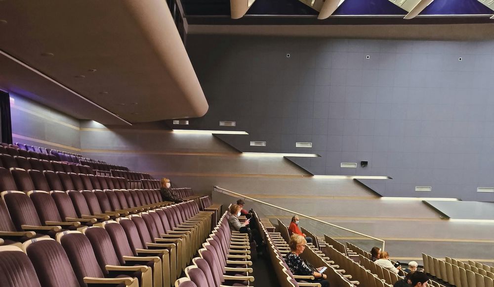 dante speaker in lecture halls for audio-visual sychronization